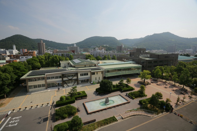 香川大学図書館改修・交流プラザ外観